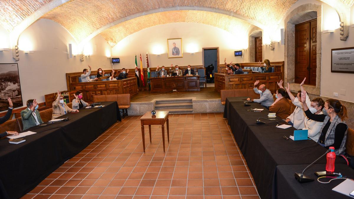 Votación por unanimidad en el pleno de Plasencia.