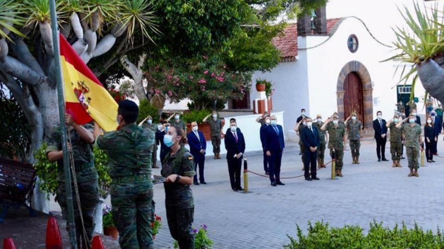 Honor militar a las víctimas de la Covid