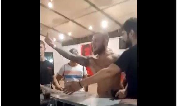 Captura del vídeo con el que el Sindicato de Estudiantes denuncia las provocaciones en su caseta de la Feria de Málaga.