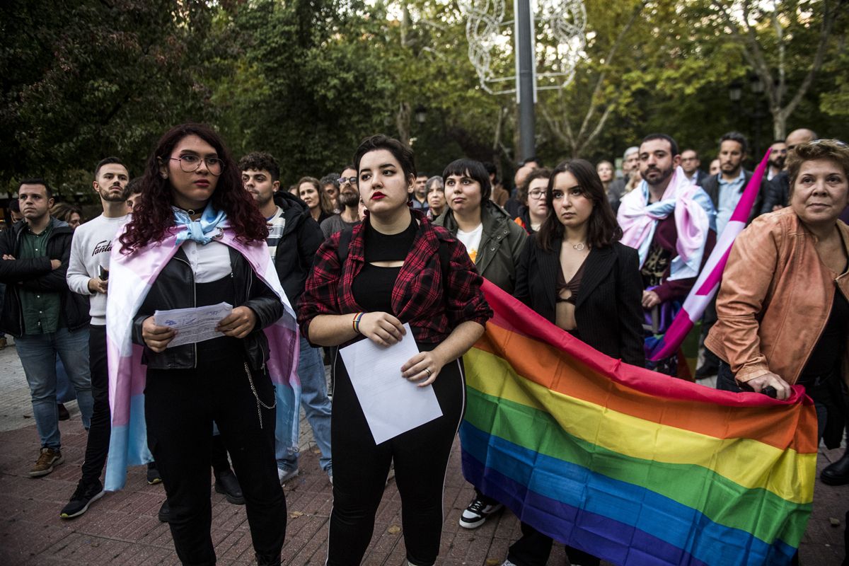 Fotogalería | Así fue la concentración en defensa de los derechos LGBTI en Cáceres