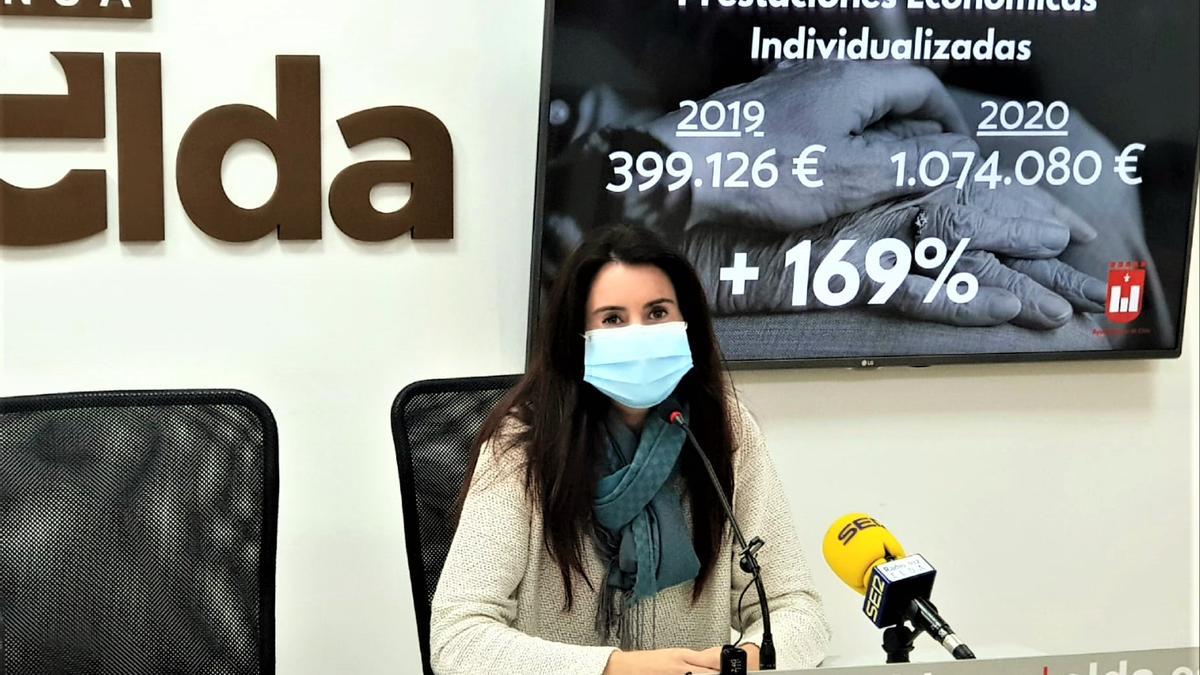 Alba García, concejala de Bienestar Social de Elda, durante su comparecencia.