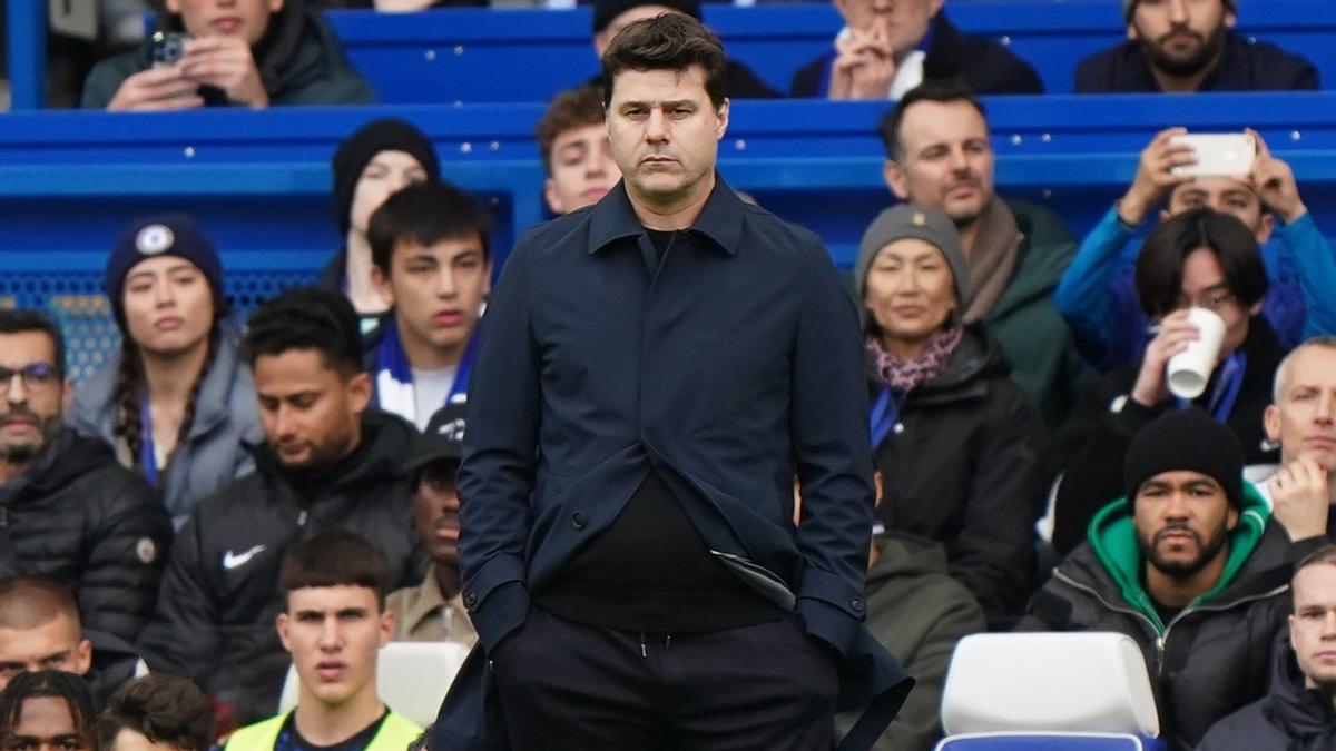 Mauricio Pochettino, cariacontecido, durante la debacle del Chelsea en su casa de Stamford Bridge ante el Wolverhampton.