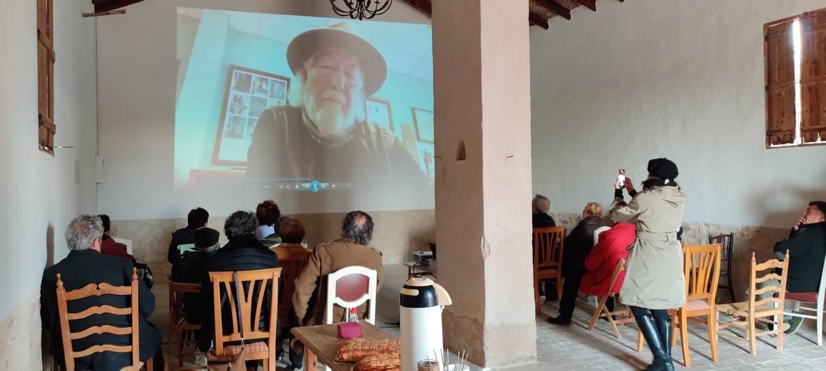 Un instante de la presentación de los capítulos.