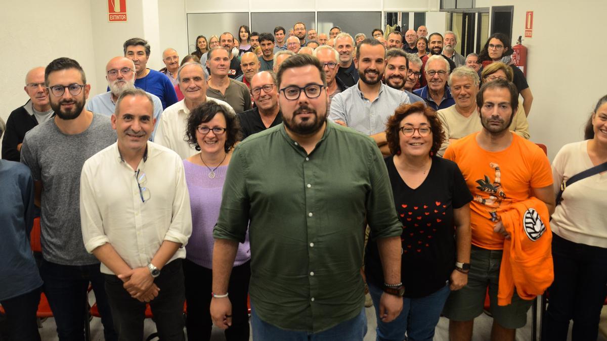 Xabier P. Igrexas junto a los integrantes de la Asamblea Local del BNG