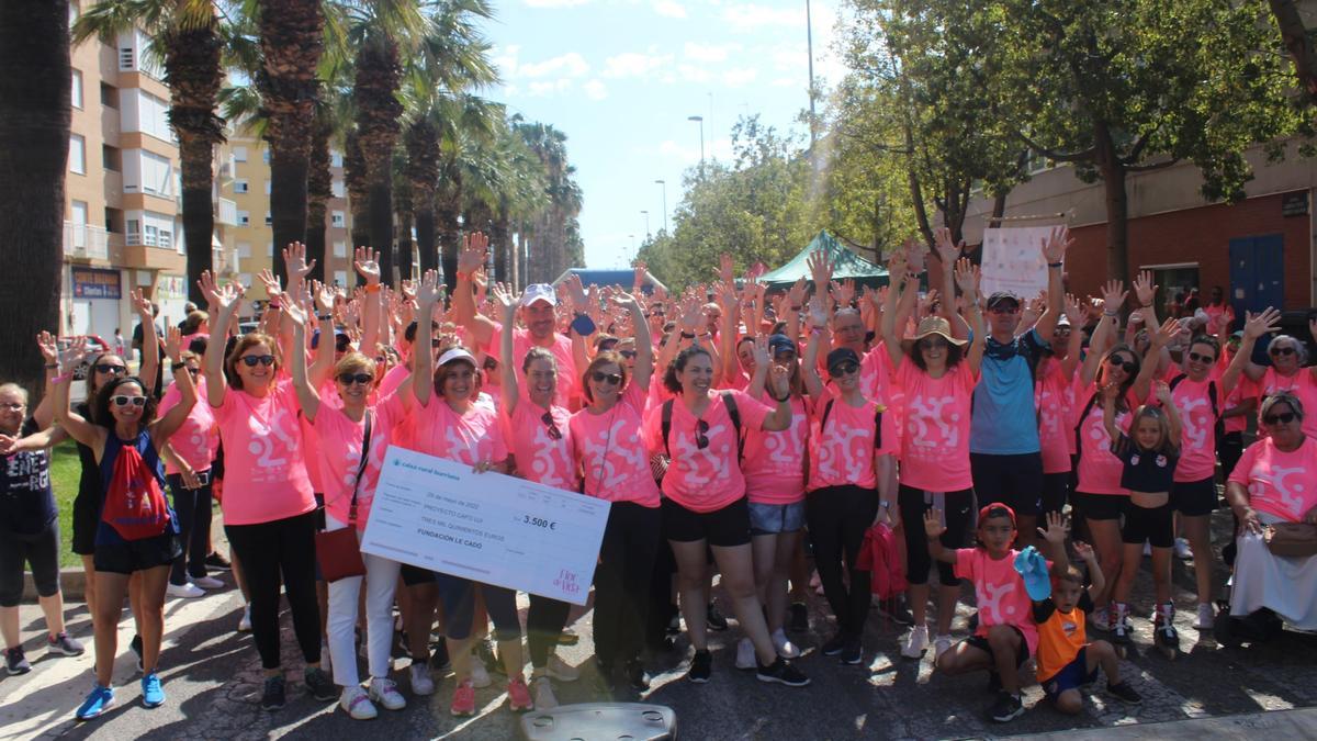 Una &#039;marea rosa&#039; ha inundado de solidaridad las calles de Burriana.