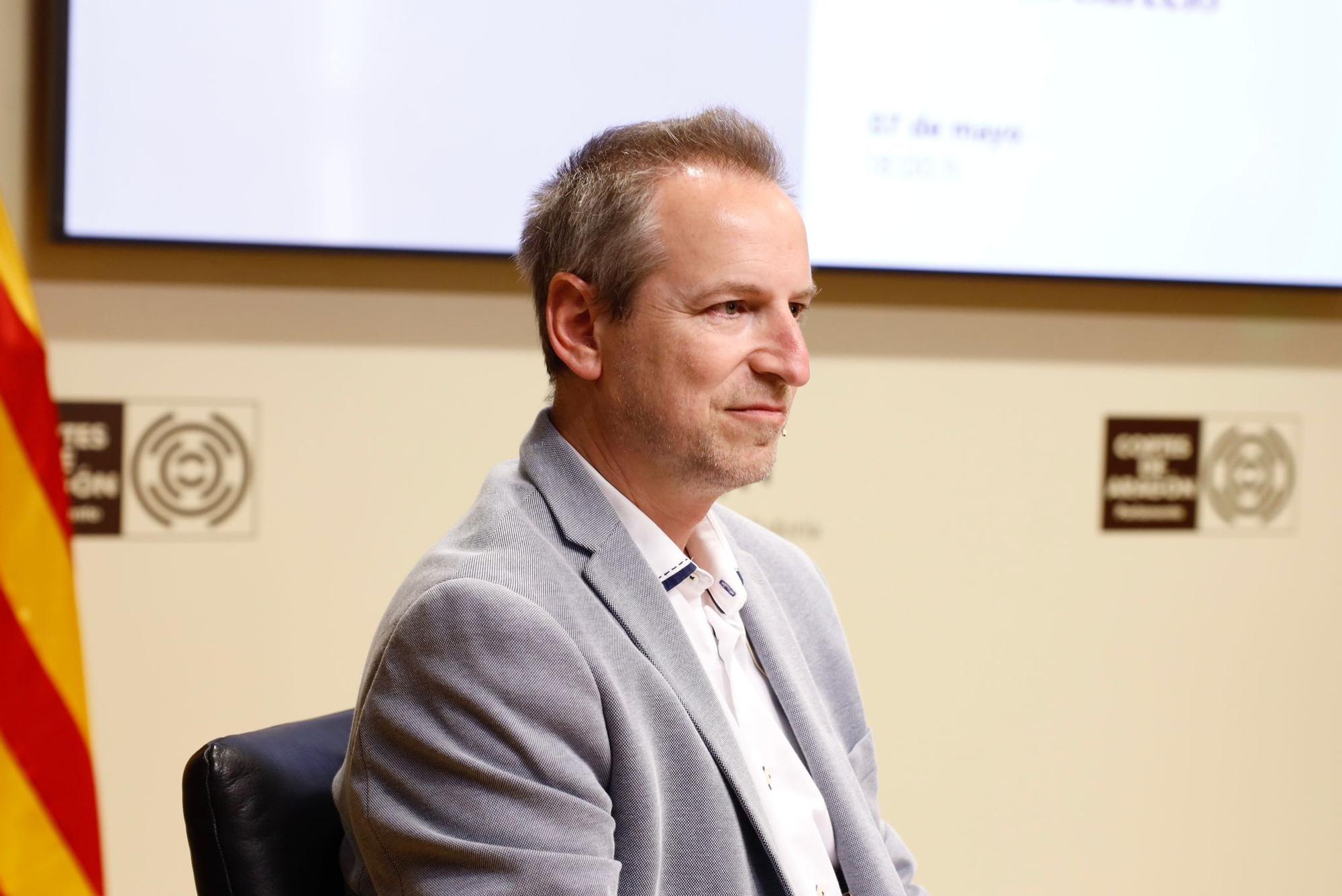 Javier Lambán conversa con Ricardo Barceló y Beatriz Barrabés