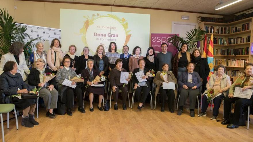 Galería de imágenes del homenaje a las 'Dones grans' en Formentera