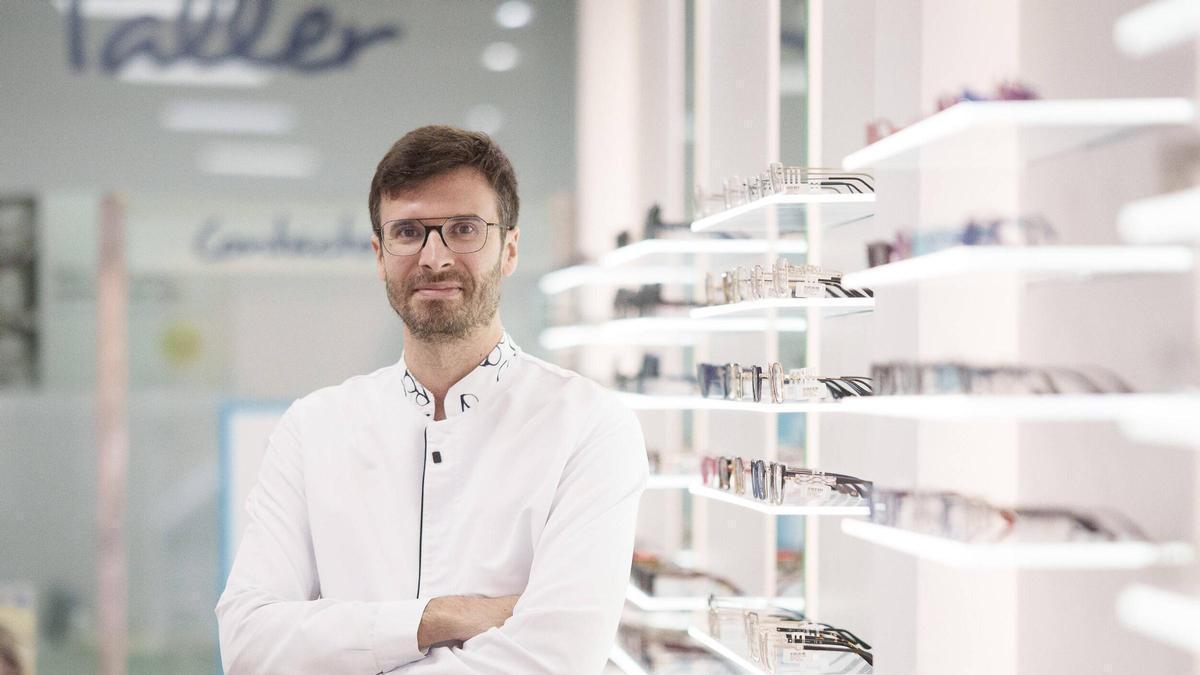 La pasión de Ismael Samhan Arias por cuidar la salud visual en Mérida