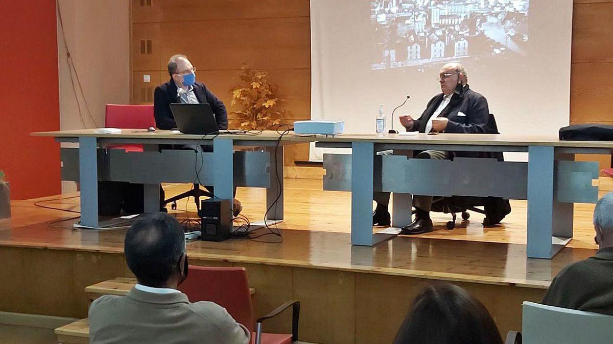 Charla del artista Miguel Ángel Lombardía en Sama