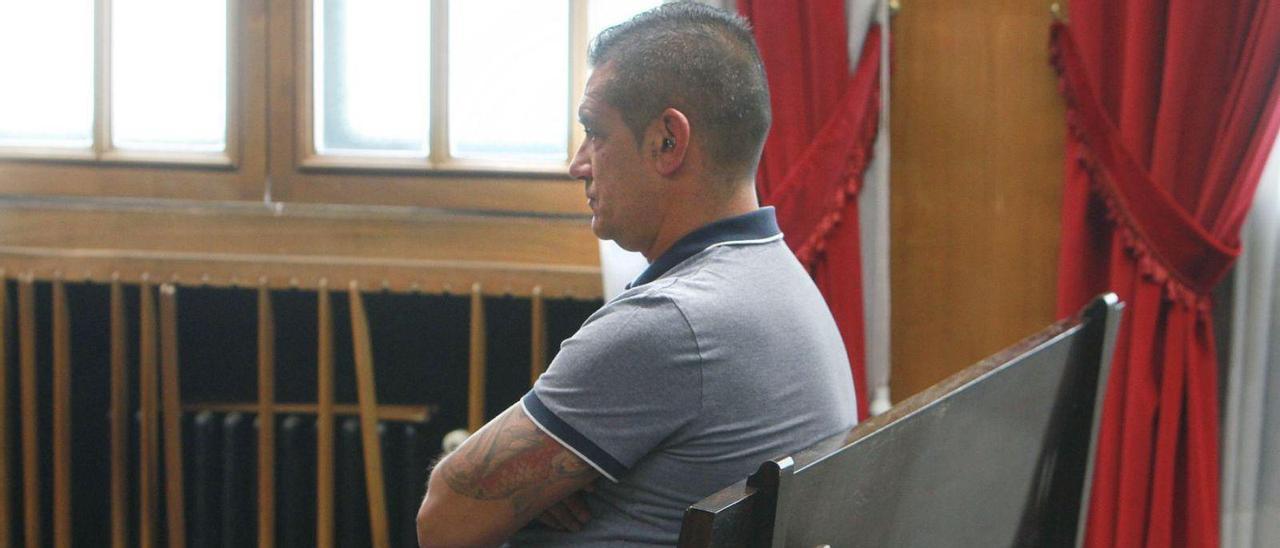 Rubén R. L., en mayo de 2023, en la vista en la que aceptó 5 años y medio por el intento de homicidio del policía que estaba con su ex.
