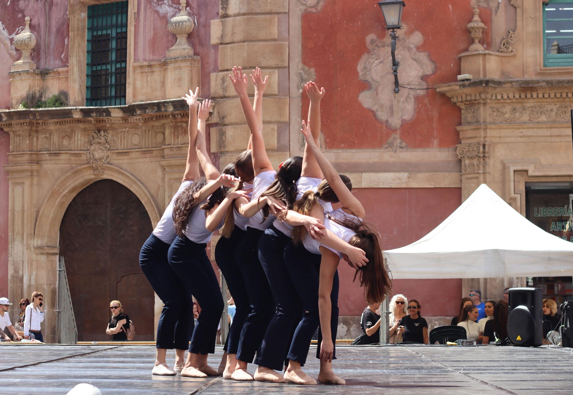 Exhibición de danza en la plaza Belluga de Murcia