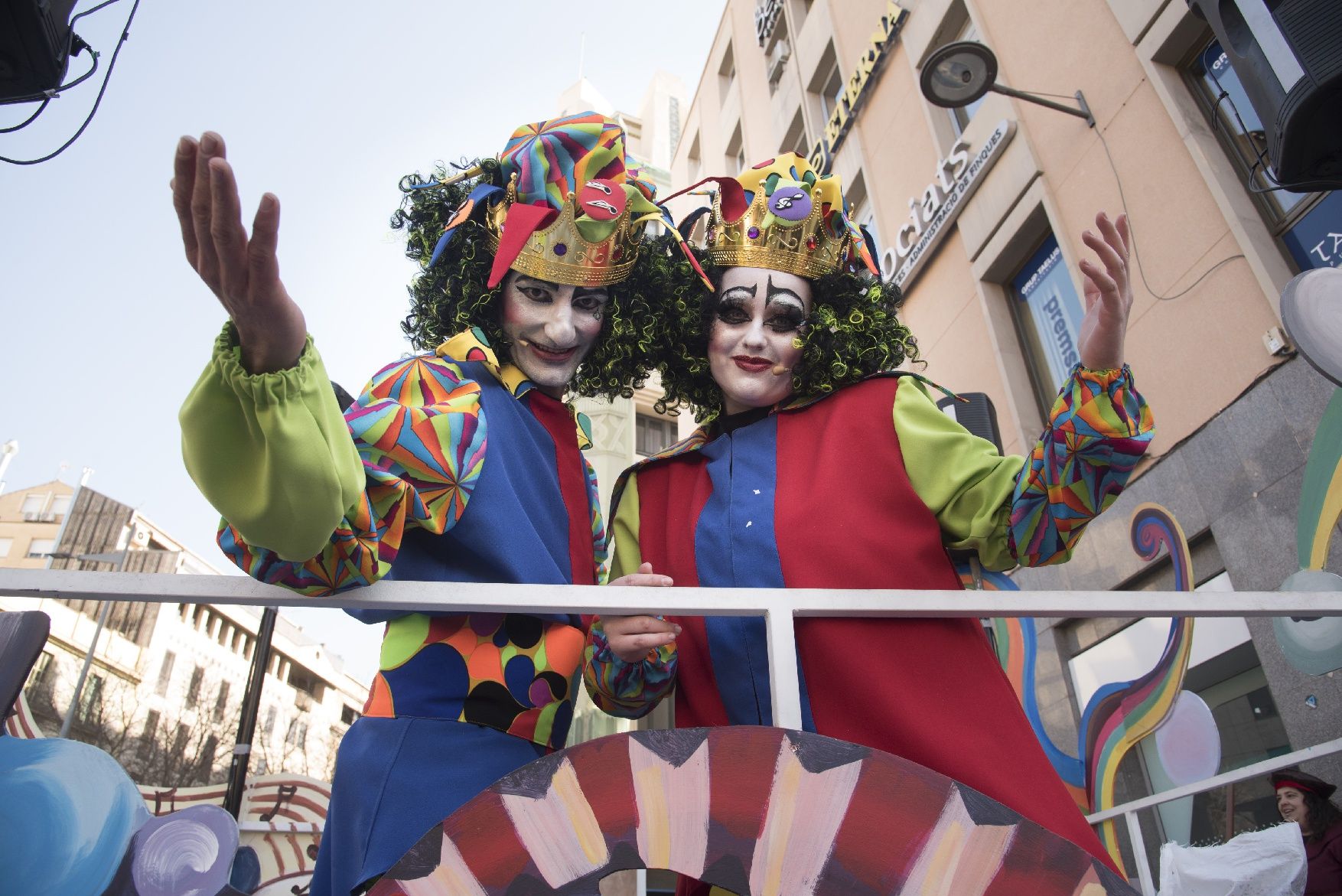 El Carnaval de Manresa recupera la seva màxima esplendor amb una marea d’infants