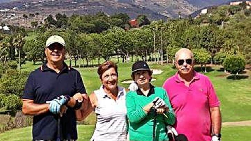 Más de medio centenar de golfistas solidarios apoyan la labor de Educanepal