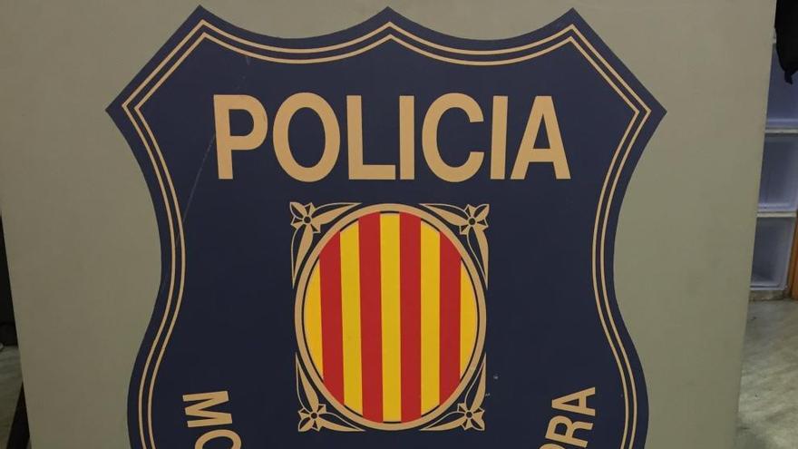 Un lladre roba 1.000 € i set telèfons mòbils d&#039;una oficina de Banyoles