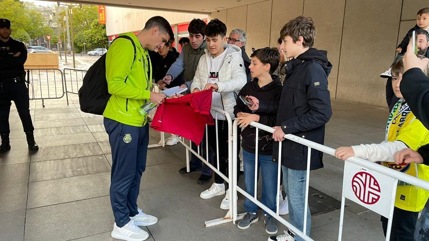 Vándalos de Sevilla intentan boicotear el autobús del Villarreal