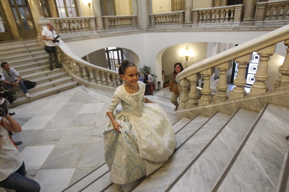 Las candidatas a fallera mayor ensayan la Proclamación y la Crida