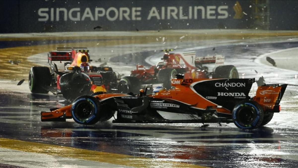 El McLaren destrozado de Alonso en Singapur