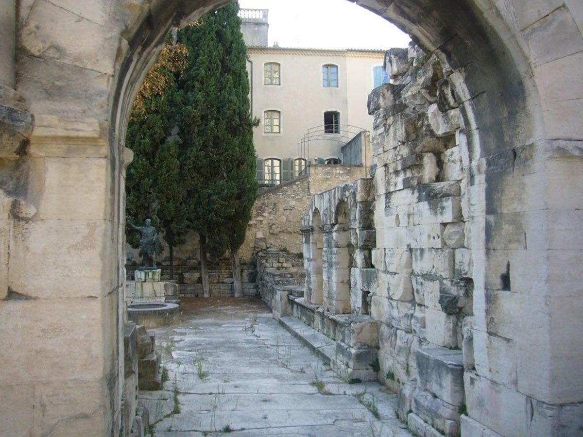 Puerta de Augusto Nimes