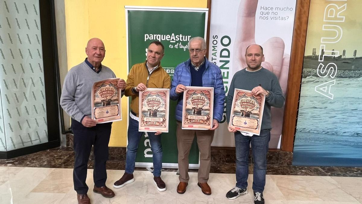 José Luis Montes, Iván Fernández, Rafael Alonso y Ángel Martín esta mañana durante la presentación del Antroxu en el centro comercial de Trasona.