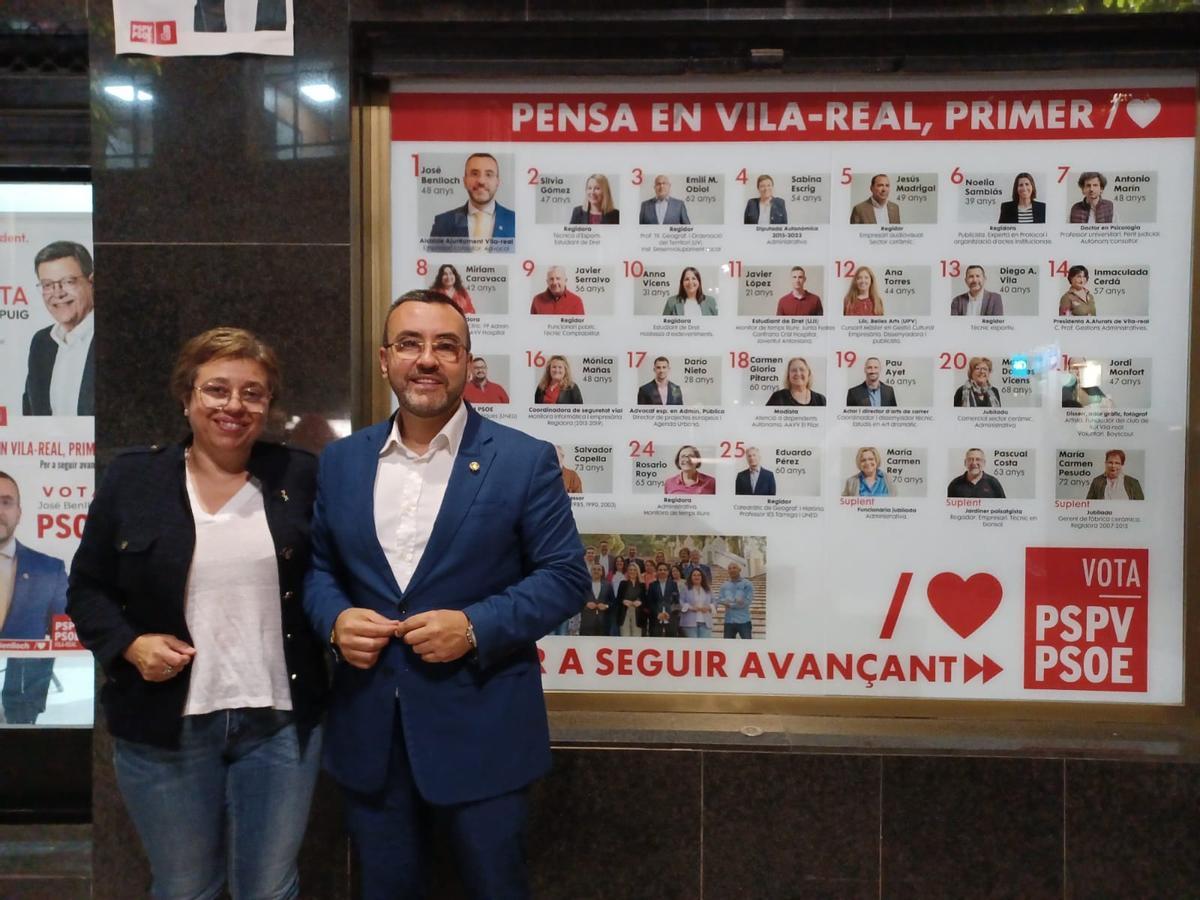 José Benlloch junto a Sabina Escrig, quien ha coordinado la campaña del PSPV-PSOE en Vila-real y será de nuevo concejala en el Ayuntamiento.
