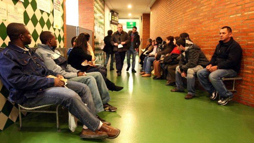 La crisis reduce a la mitad el tiempo de los contratos en Aragón
