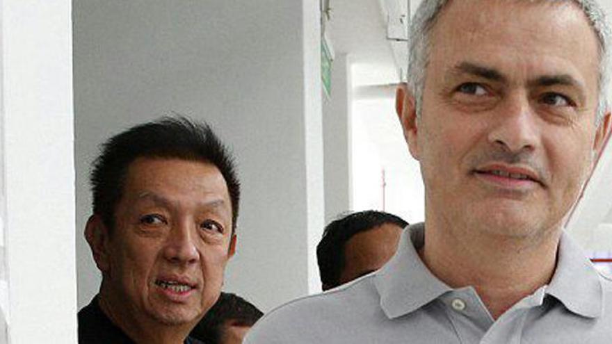 Mourinho se deja ver con Peter Lim... y Mendes