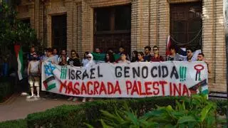 Jóvenes cordobeses se encierran en Filosofía y Letras para pedir el "fin del genocidio" de los palestinos
