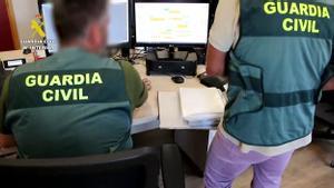 Un centenar de detinguts a Madrid i Barcelona per estafar més d’un milió d’euros amb missatges falsos