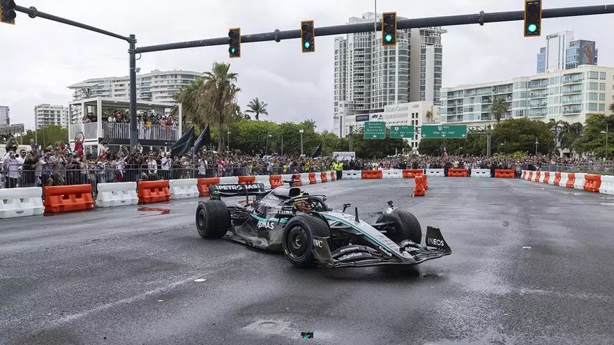 Puerto Rico es escenario de una exhibición de la Fórmula 1, gracias a Bad Bunny, Adidas y Mercedes