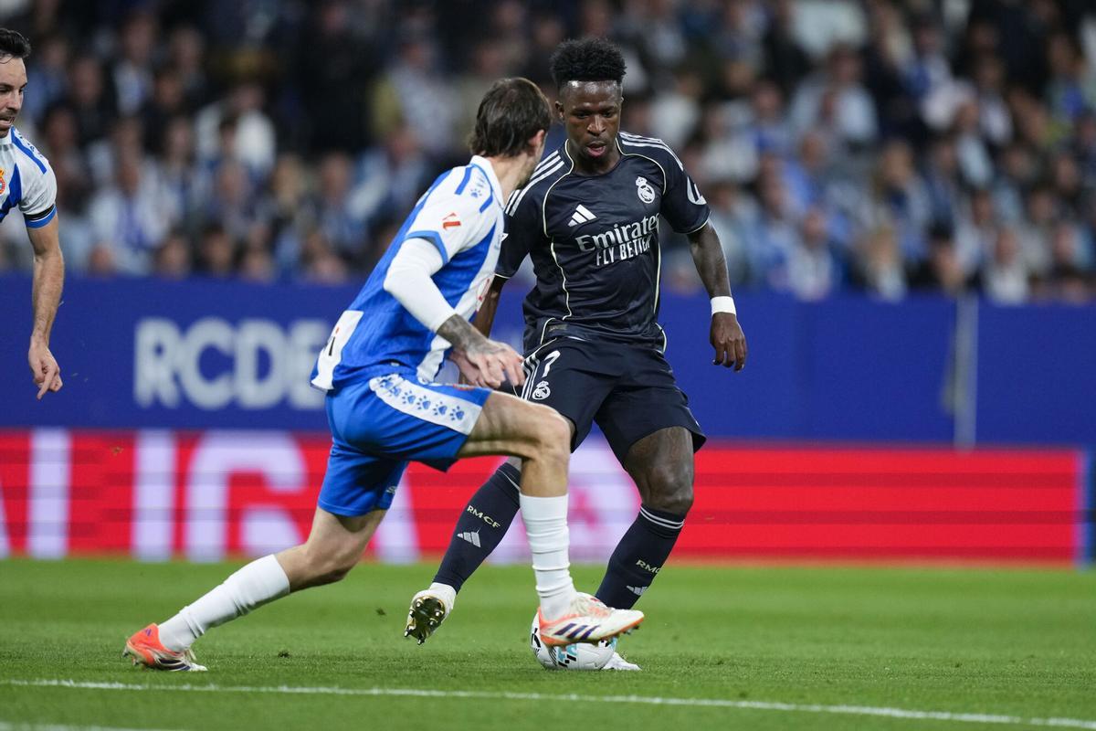Real Madrid's Vinicius JR vies for the ball against Espanyol's Fernando Calero during the Spanish LaLiga soccer match between Espanyol and Real Maddrid at RCDE Stadium, in Barcelona, Catalonia, Spain, 3 May 2026. EFE/Siu Wu