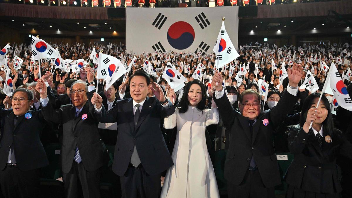 Kim Keon Hee y su marido, Yoon Suk Yeol, en un acto en Corea.