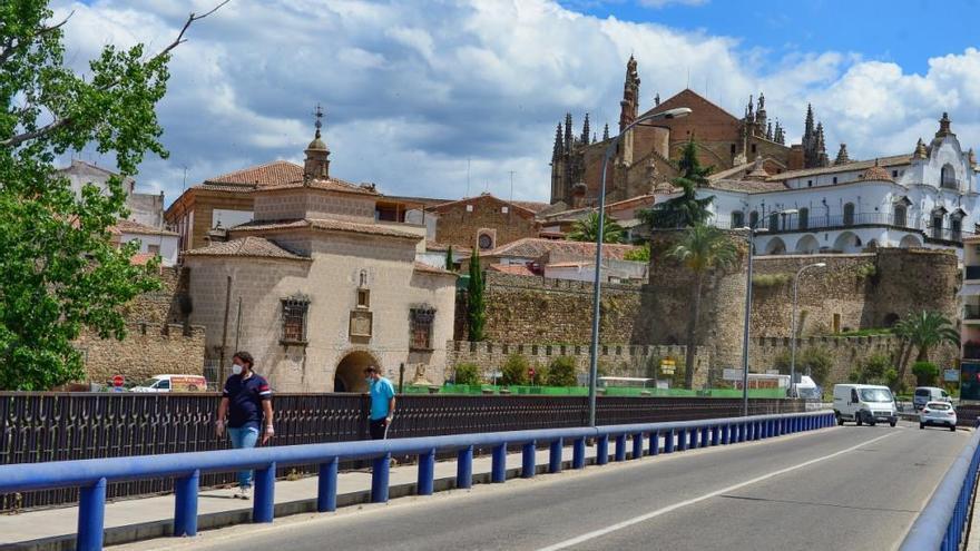 Cortan al tráfico el puente Trujillo de Plasencia por mantenimiento