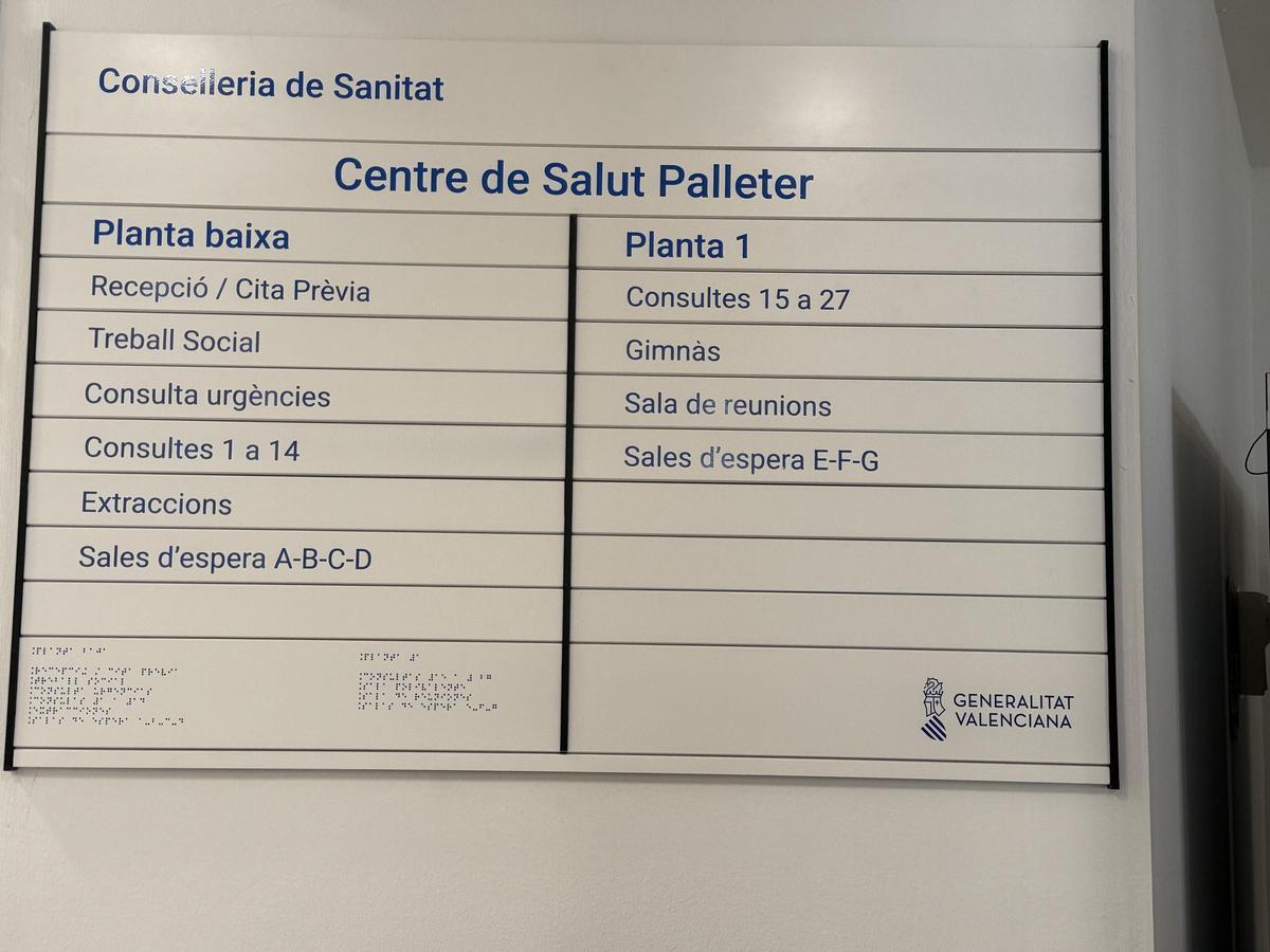 La señalización del centro de salud Palleter únicamente en valenciano.