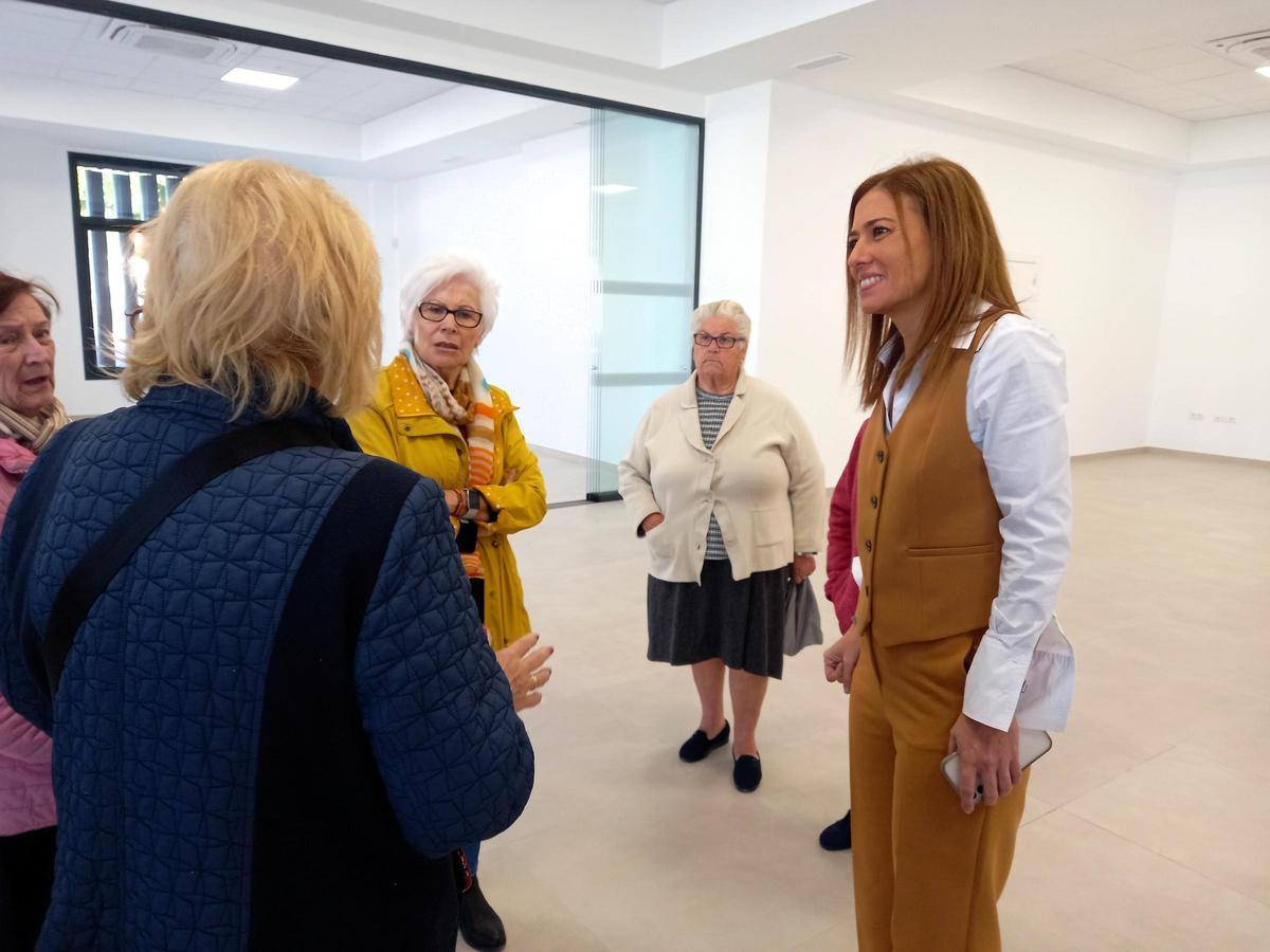 Tormo, durante la visita al renovado centro social de Fátima.