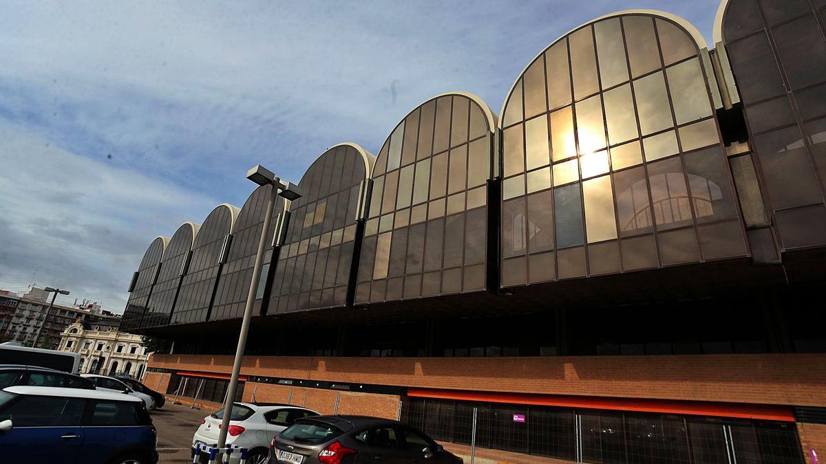 La Estación Marítima de Valencia, de ubicación estratégica en la Marina, y con las obras de remodelación paradas desde hace meses. | F. CALABUIG