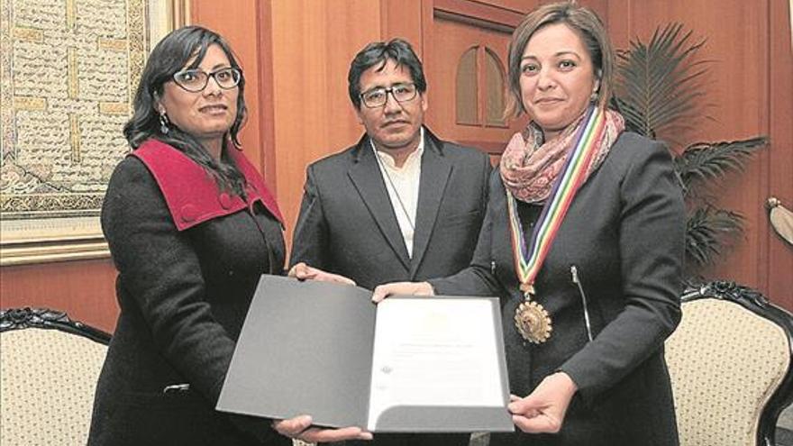 La ciudad de Córdoba recibe la Medalla de la Alcaldía de Cuzco