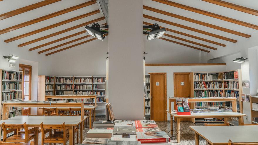 Potries abre una biblioteca en el Museu Cassoleria