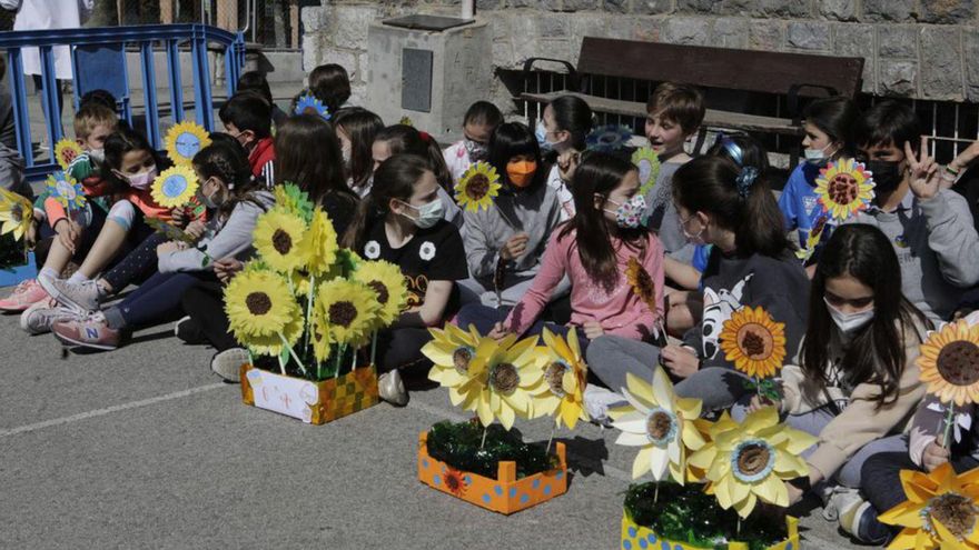 El Gesta se llena de girasoles por Ucrania