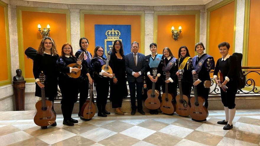 Canteli propone que Oviedo acoja un encuentro de tunas femeninas