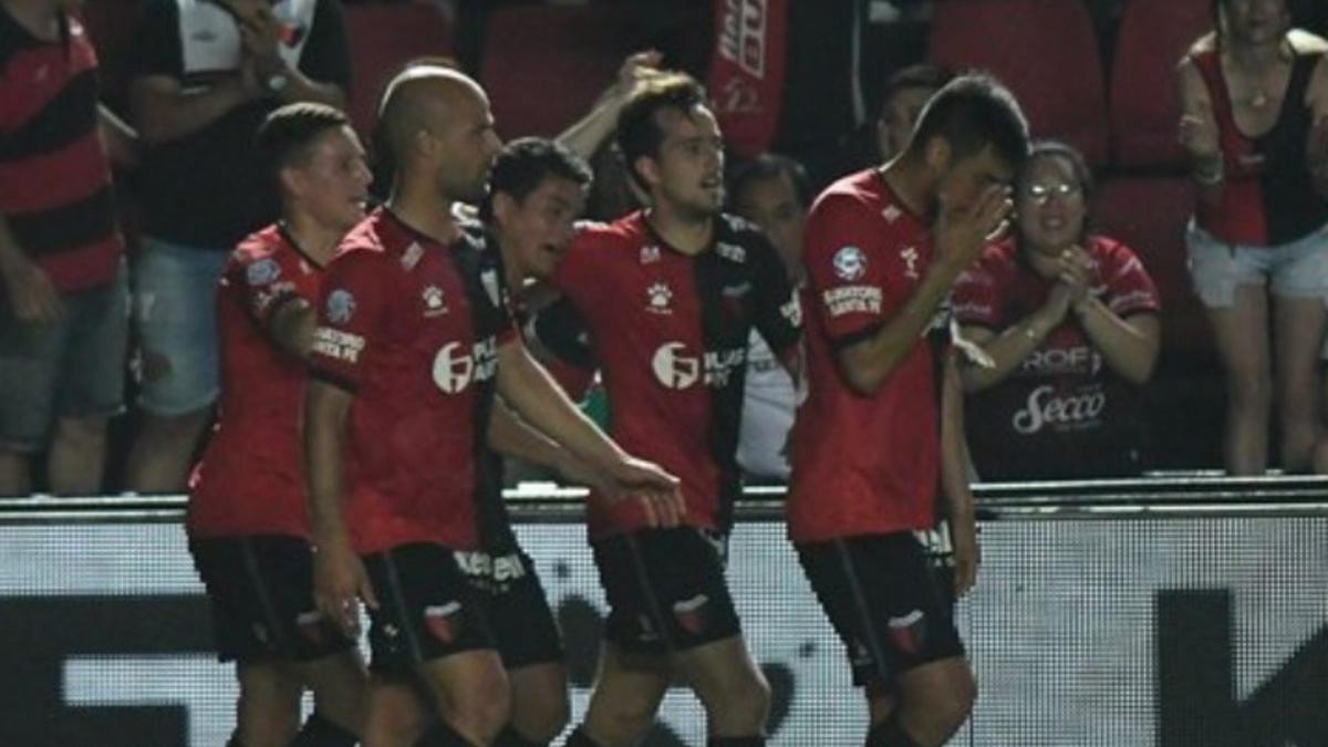 Colón de Santa Fe es escolta en la Superliga Argentina