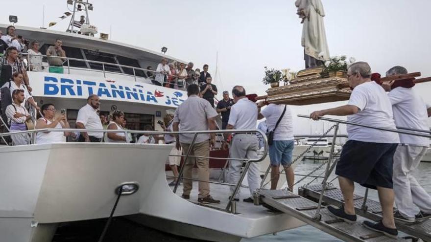 La Virgen del Carmen fue sacada a pasear en el &#039;Britannia&#039;.