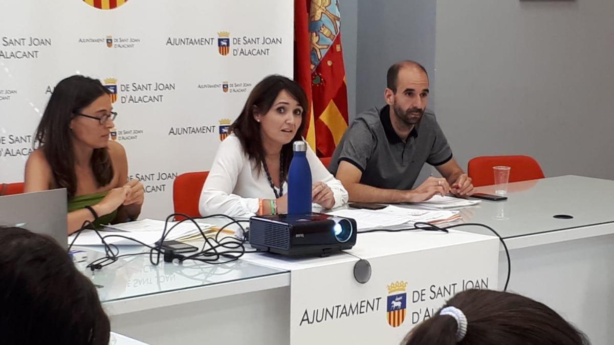 La edil de Cs en Sant Joan, Julia Parra, carga contra Albero por una publicación en redes sociales sobre las terrazas en la fase 3