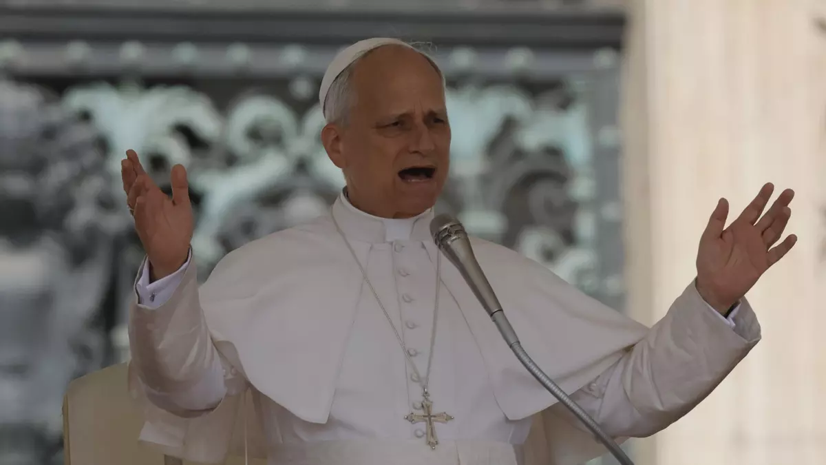 El papa León XIV critica a los gobernantes que "traicionan los anhelos de paz con la falsa propaganda del rearme"