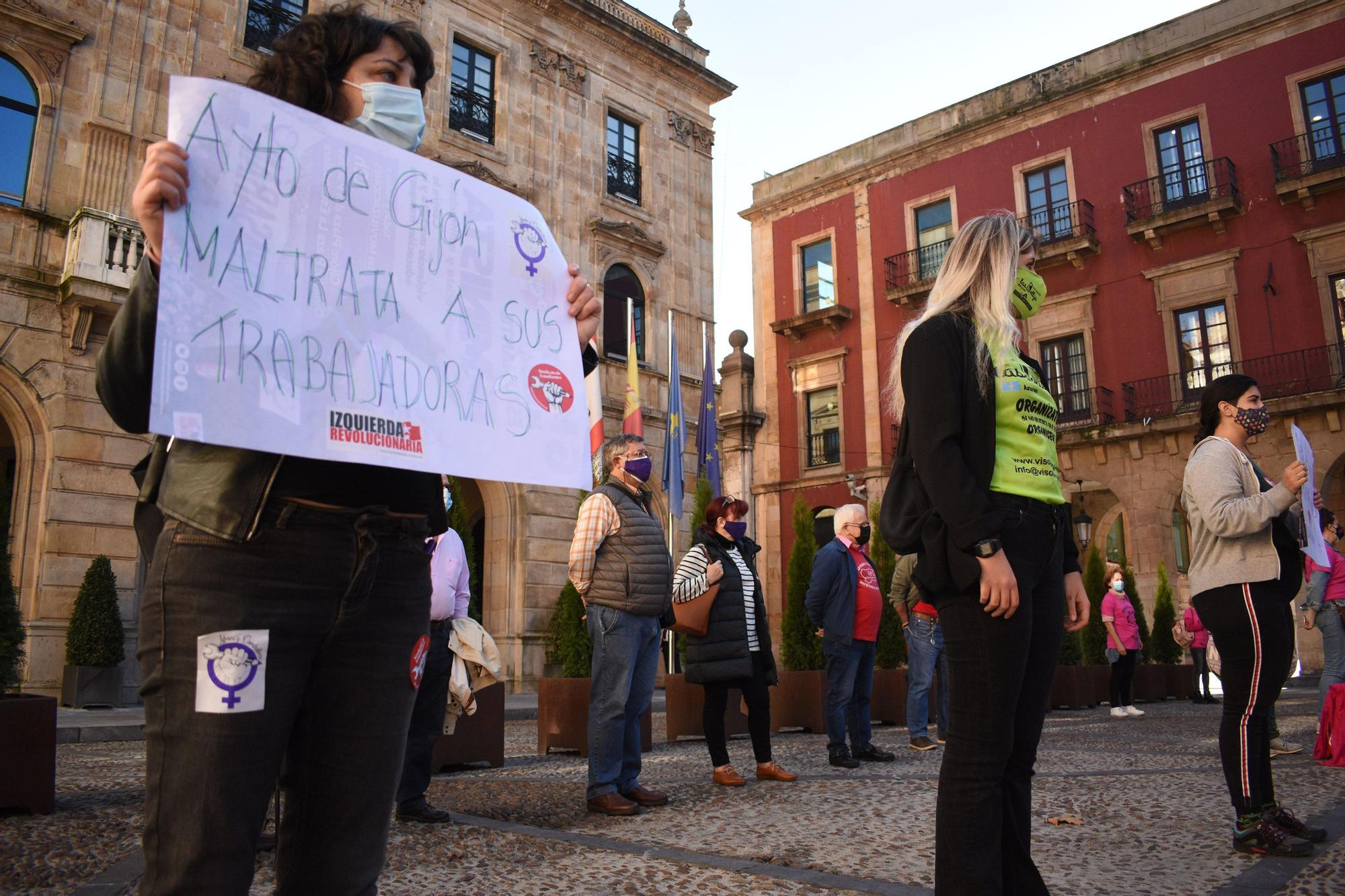 Manifestación de trabajadoras de ayuda a domicilio en Gijón