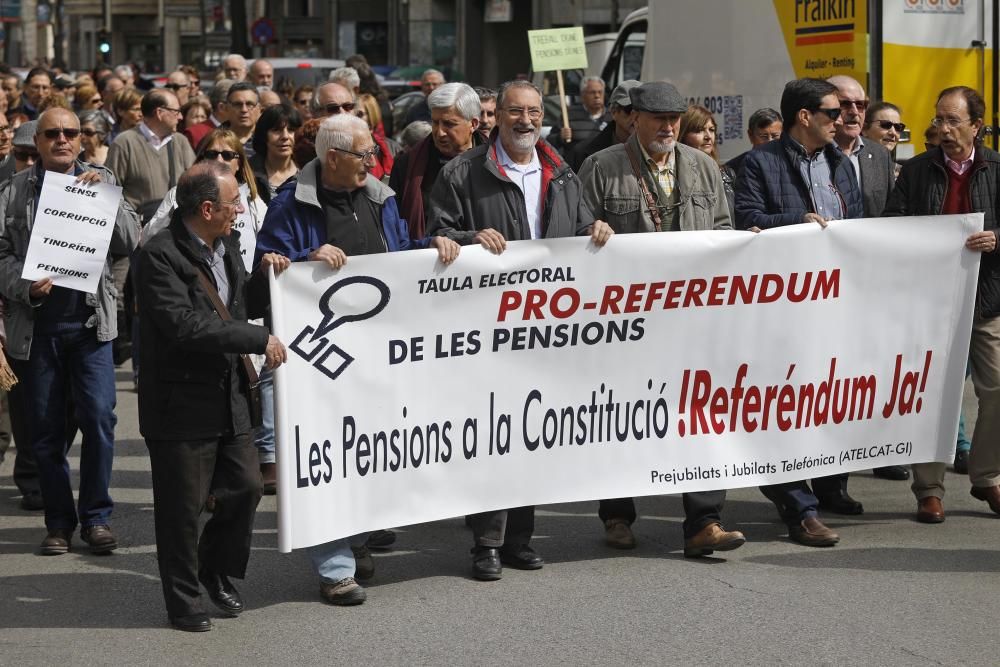 Més de 2.000 gironins es mobilitzen contra «l'estafa» de les pensions