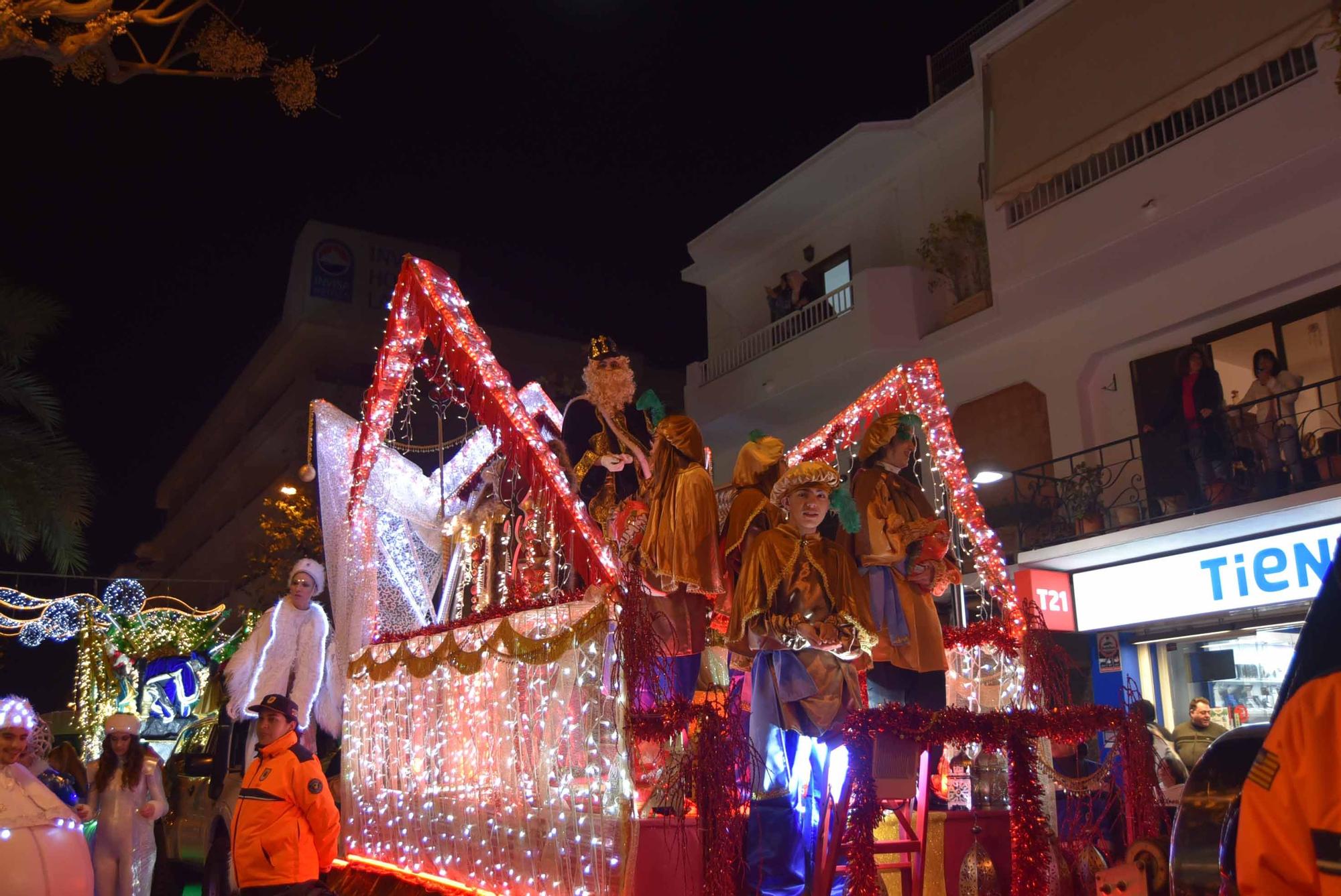 Mira aquí la galería de fotos completa de los Reyes Magos en Santa Eulària