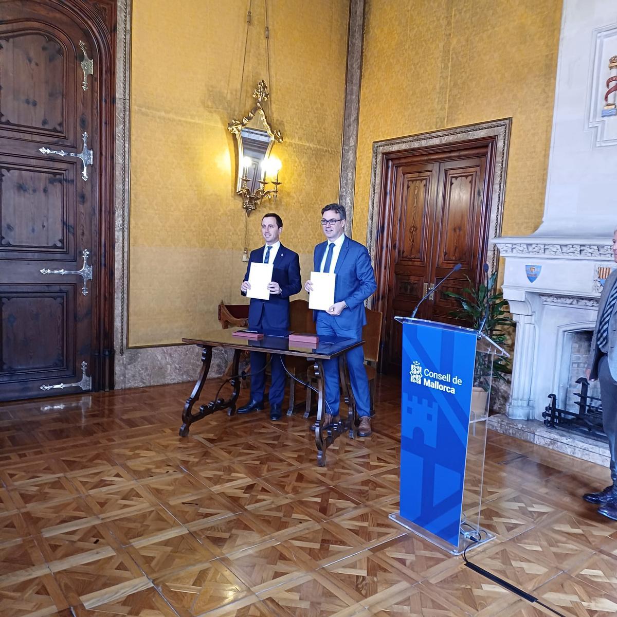 Galmés y Costa ratificaron con su firma este convenio de colaboración.