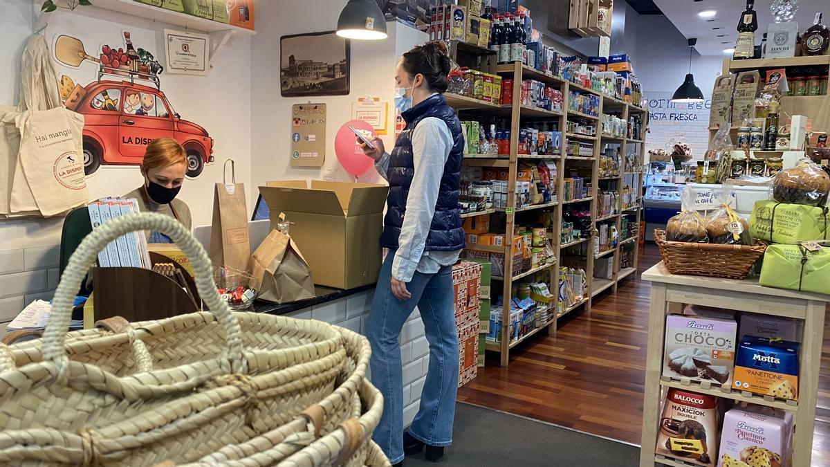 Comercio de proximidad en el barrio de la Sagrada Família.