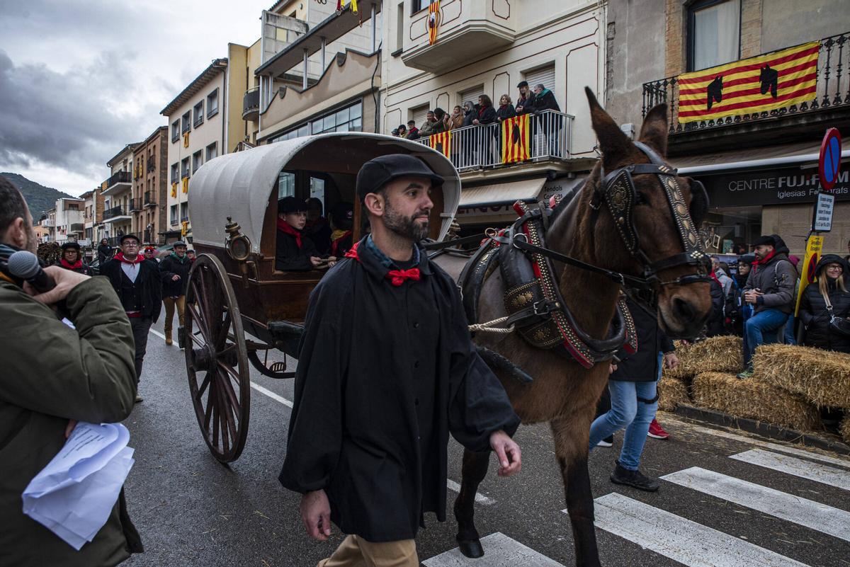 La cercavila de cavalleries i xarrets de Puig-reig s'ha celebrat amb normalitat tot i la pluja La cercavila de cavalleries i xarrets de Puig-reig s'ha celebrat amb normalitat tot i la pluja
