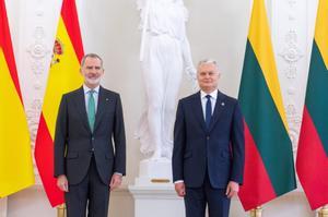 Felipe VI se reúne en Vilna con el presidente de Lituania